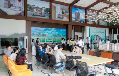 NGÀY ĐẦU TIẾP NHẬN HỒ SƠ TÒA E1 - EAST SKY: ĐÔNG ĐẢO KHÁCH HÀNG ĐẾN ĐĂNG KÝ